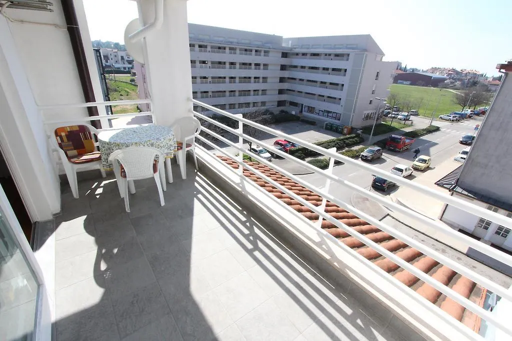 Apartment Nives Ρόβινι